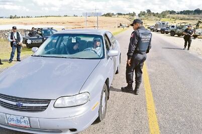 PGR desmantela retén ilegal operado por policías y civiles