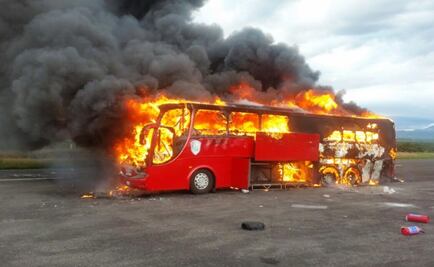 Se incendia autobús de la Banda Tierra Sagrada; viajaban 19 personas