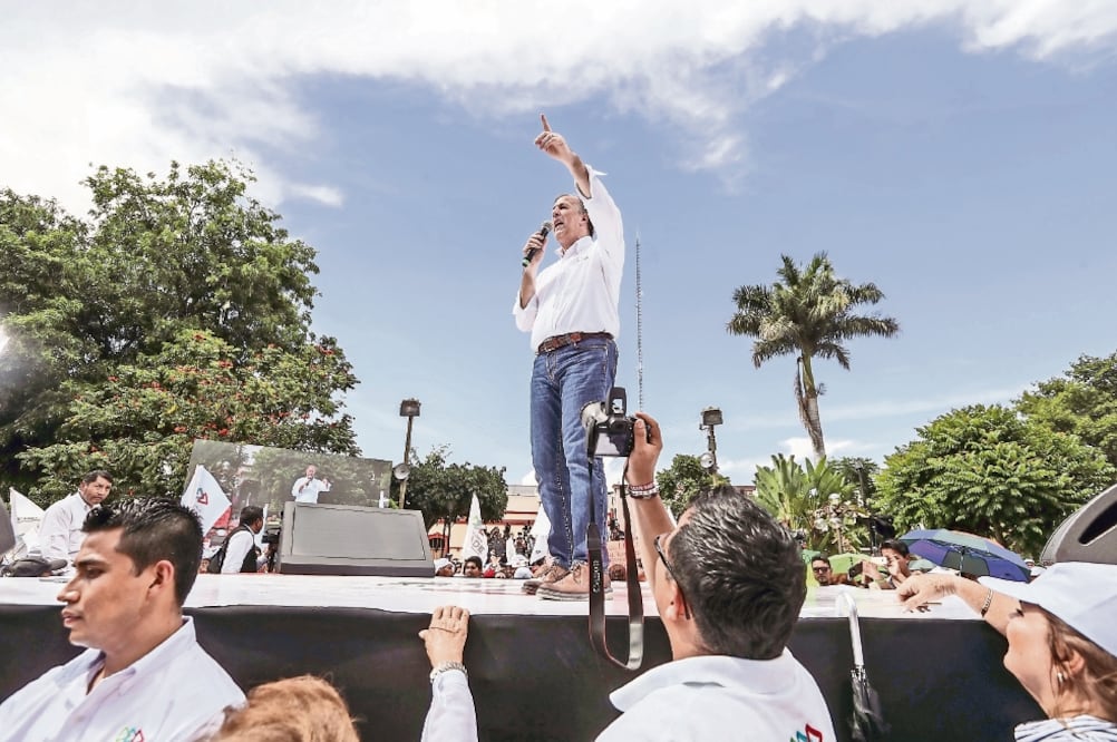 En la huasteca potosina, bajo un sol a plomo, el candidato del PRI, PVEM y NA, José Antonio Meade llamó a hacer de esta zona el mejor destino turístico del país. Foto: GERMÁN ESPINOSA. EL UNIVERSAL