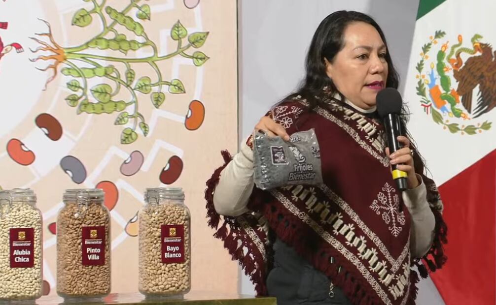 María Luisa Albores, secretaria de Turismo, presenta los frijoles del Bienestar. Foto: captura de pantalla