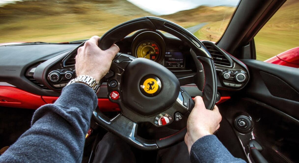 Por qué es importante una buena comunicación con la dirección de mi auto 