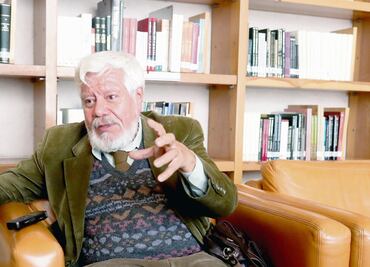 Otorgan a Castañón el Alfonso Reyes