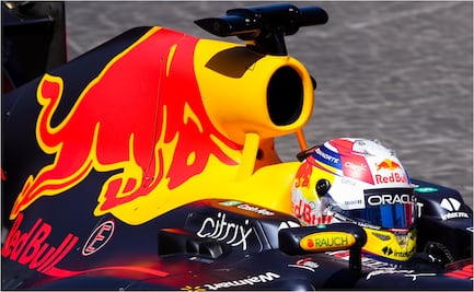 Checo Pérez "corre" el Autódromo Hermanos Rodríguez con los ojos cerrados