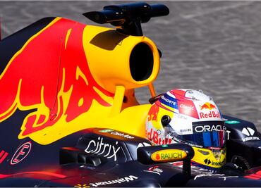 Checo Pérez "corre" el Autódromo Hermanos Rodríguez con los ojos cerrados