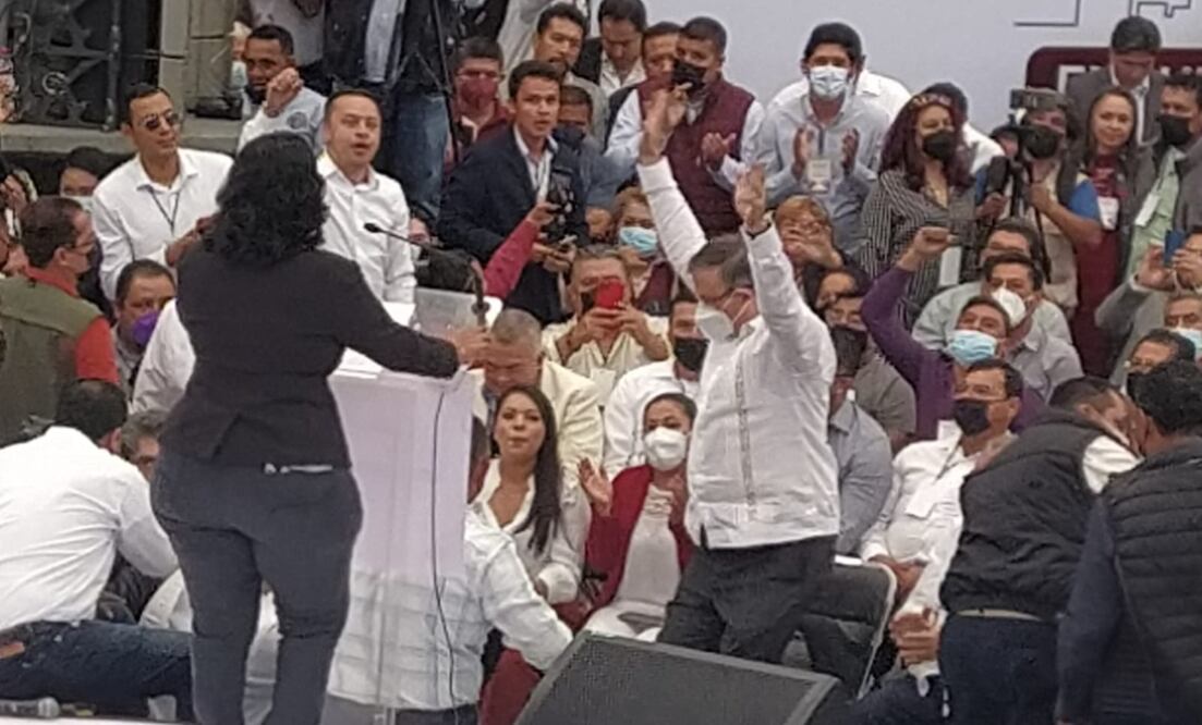 El canciller Marcelo Ebrard acudió a un evento organizado por regidores y diputados mexiquenses en el Centro Regional de Cultura, Arte y Deporte "Las Américas". Foto: especial