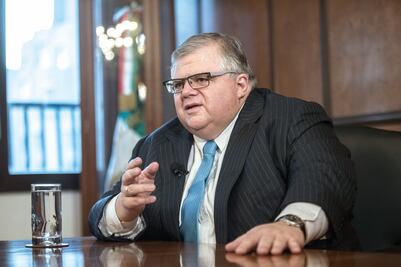 Carstens: quedaron atrás las crisis sexenales