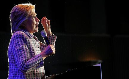 Clinton critica política de relaciones exteriores de Trump