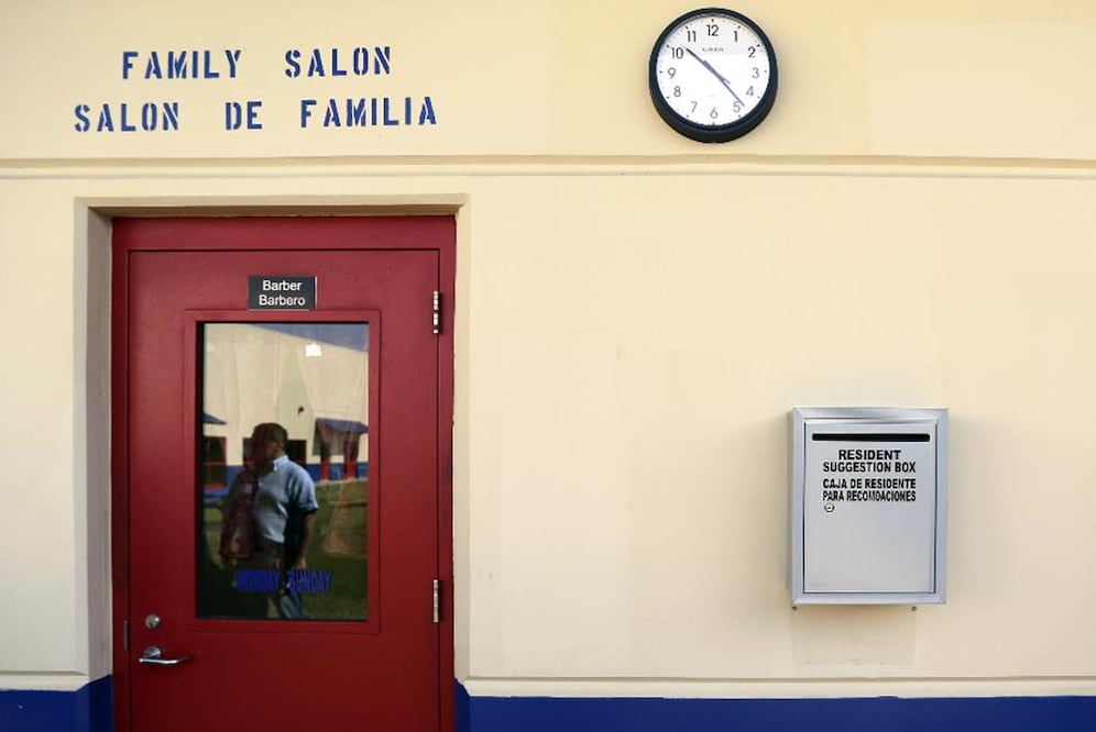 Un salón del centro de detención de migrantes en el condado de Karnes, en Texas. Legisladores reclaman el cierre de este tipo de lugares  Foto: AP