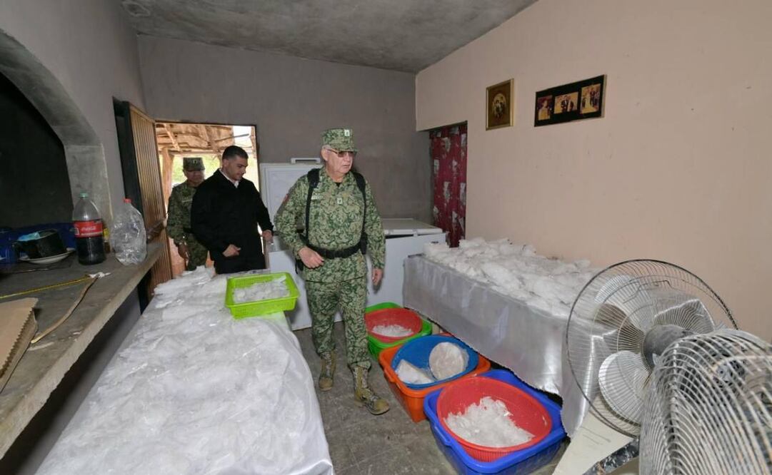 García Harfuch y Trevilla supervisan decomiso de casi 5 toneladas de metanfetaminas en Culiacán. Foto: Especial