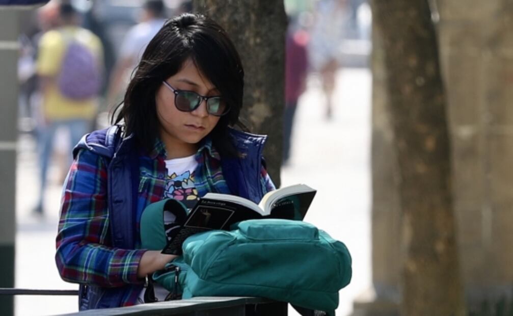 Leer en pareja te hace más creativo que si lo haces solo