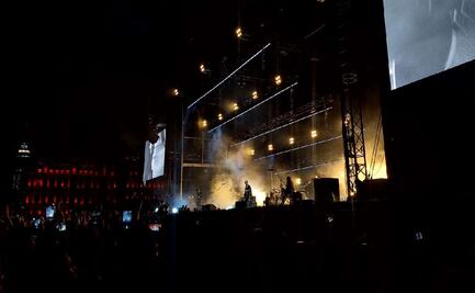 Interpol arma fiesta de rock en el Zócalo capitalino