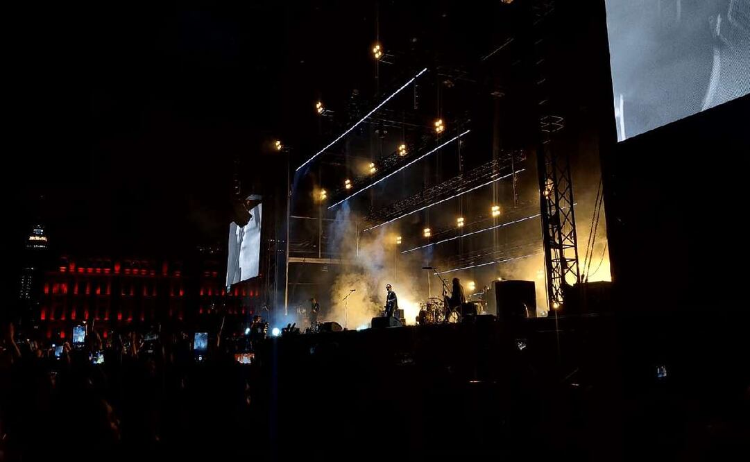 La banda logró llenar la plancha del Zócalo capitalino. Foto: Berenice Martínez/ EL UNIVERSAL.