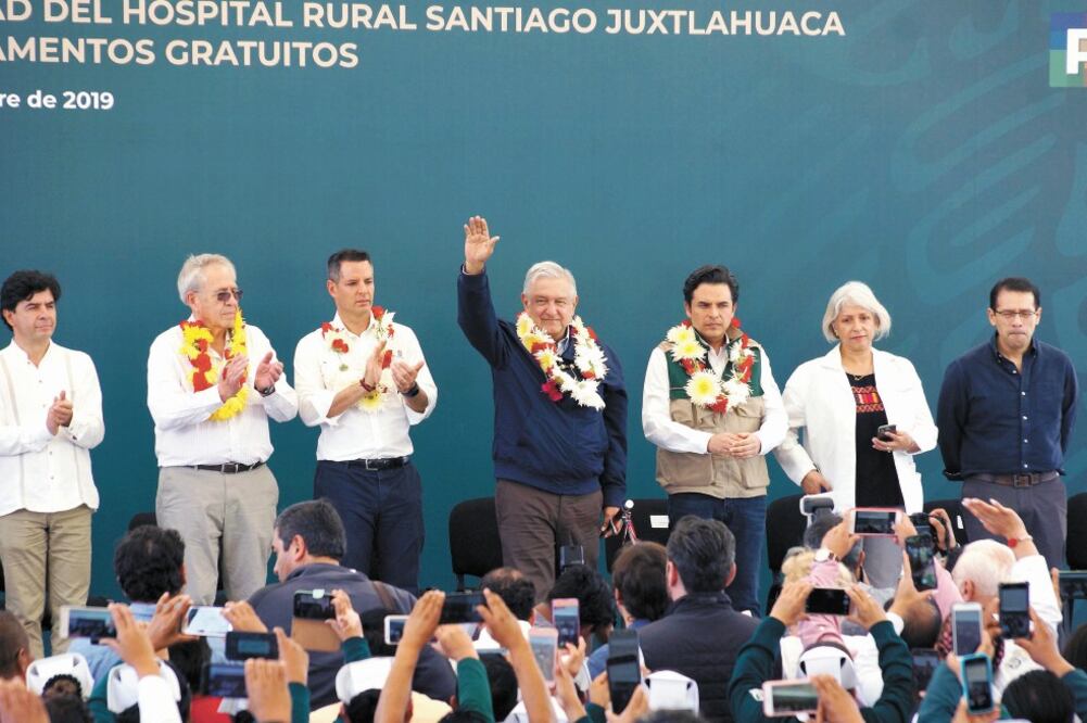 Durante su recorrido número 72 por un hospital rural del IMSS, el Presidente llamó a la unidad sin rencores. Foto/EDWIN HERNÁNDEZ. EL UNIVERSAL