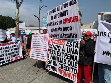Deudores del Infonavit piden solución a "créditos impagables"