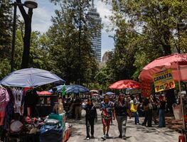 Instalarán comisión para reordenar el ambulantaje en el Centro Histórico de la CDMX