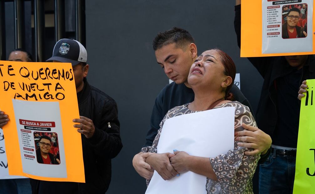Javier Robles Castillo de 35 años, ingeniero en nanotecnología fue interceptado por desconocidos y privado de la libertad a metros de su casa en la zona de Otay en Tijuana el pasado miércoles 15 de noviembre, su familia se manifiesta afuera de la Fiscalía General del Estado de Baja California. Foto: Aimee Melo / EL UNIVERSAL