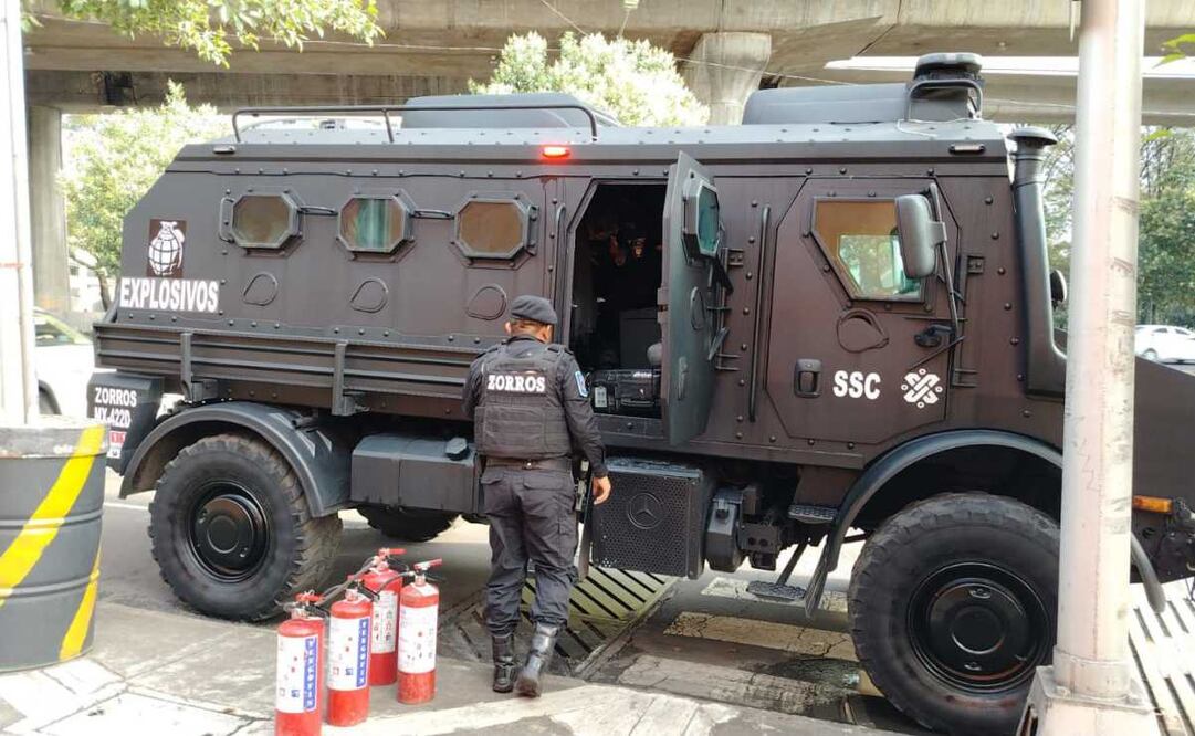 Blindan instalaciones del INE este 26 de mayo del 2025, ante protesta de la CNTE. Foto: Especial
