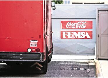 SAT, Covid-19 y cerveza pega a Femsa; ajustará expansión de Oxxo