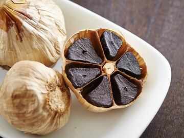 Qué le pasa a tu cuerpo si consumes ajo negro a diario