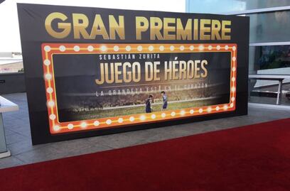 'Conejo' Pérez e Irving Lozano celebran película