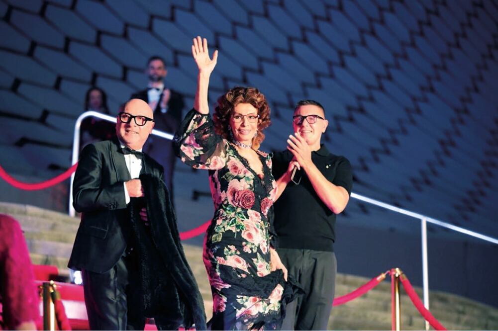 La actriz desfiló acompáñada por Dominico Dolce y Stefano Gabbana, pero luego visitó el Soumaya con Carlos Slim. (HÉCTOR ARJONA. EL UNIVERSAL)
