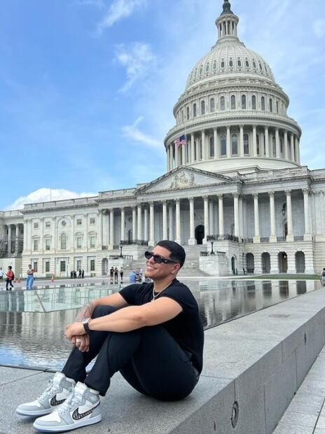 Eduin Caz: De vender ropa en el tianguis a convertirse en un empresario 