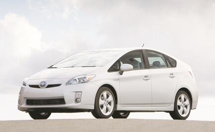 Pandemia "apaga" el furor por compra de autos híbridos y eléctricos