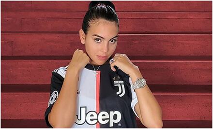 Novia de Cristiano Ronaldo subasta jersey autografiado por crisis de coronavirus