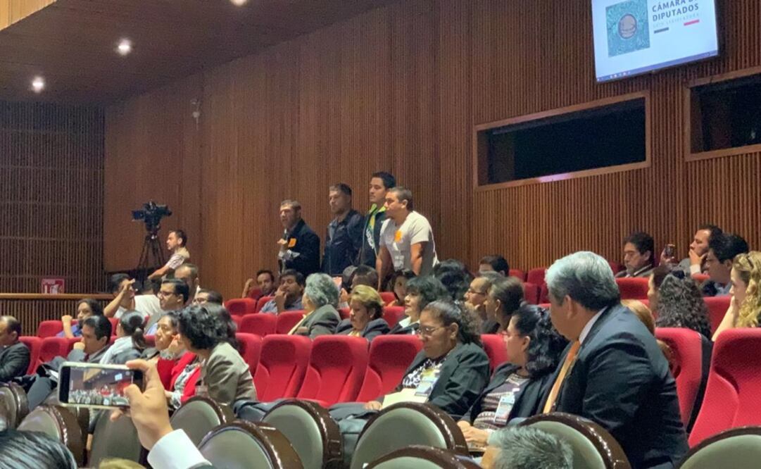 Integrantes de la CNTE protestan en foro celebrado en la Cámara de Diputados. Foto: Alejandra Canchola/EL UNIVERSAL