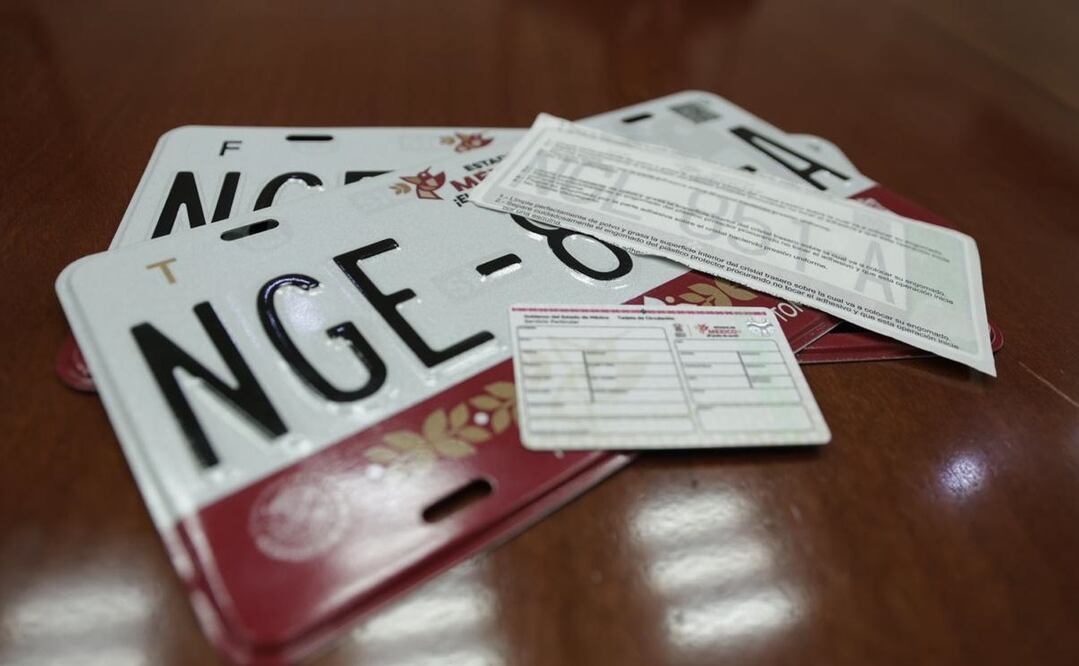 Conoce si es posible realizar cambio de engomado y placas a petición de los conductores. Foto: Jorge Alvarado / EL UNIVERSAL