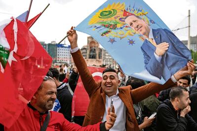  Erdogan  mantiene el poder; oposición promete luchar