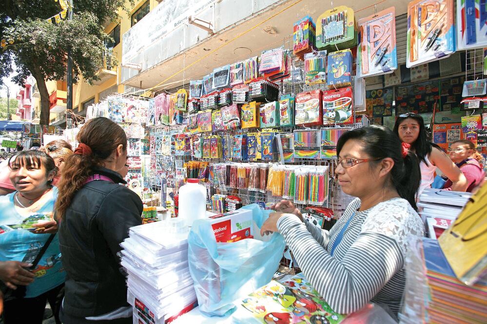 Se estima que los precios de los útiles escolares subirán entre 10% y 15% este año (VALENTE ROSAS. EL UNIVERSAL)