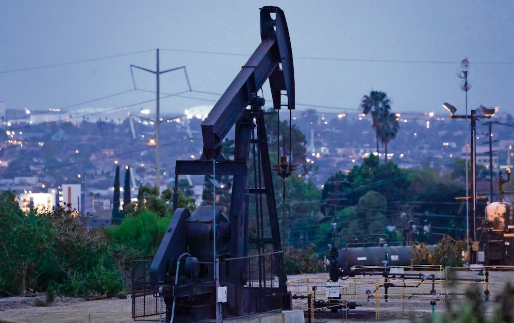 El petróleo ligero texano cotizó este martes en 83.45 dólares por barril, mientras que el Brent llegó a 87.80 dólares. Foto: Mario Tama / AFP