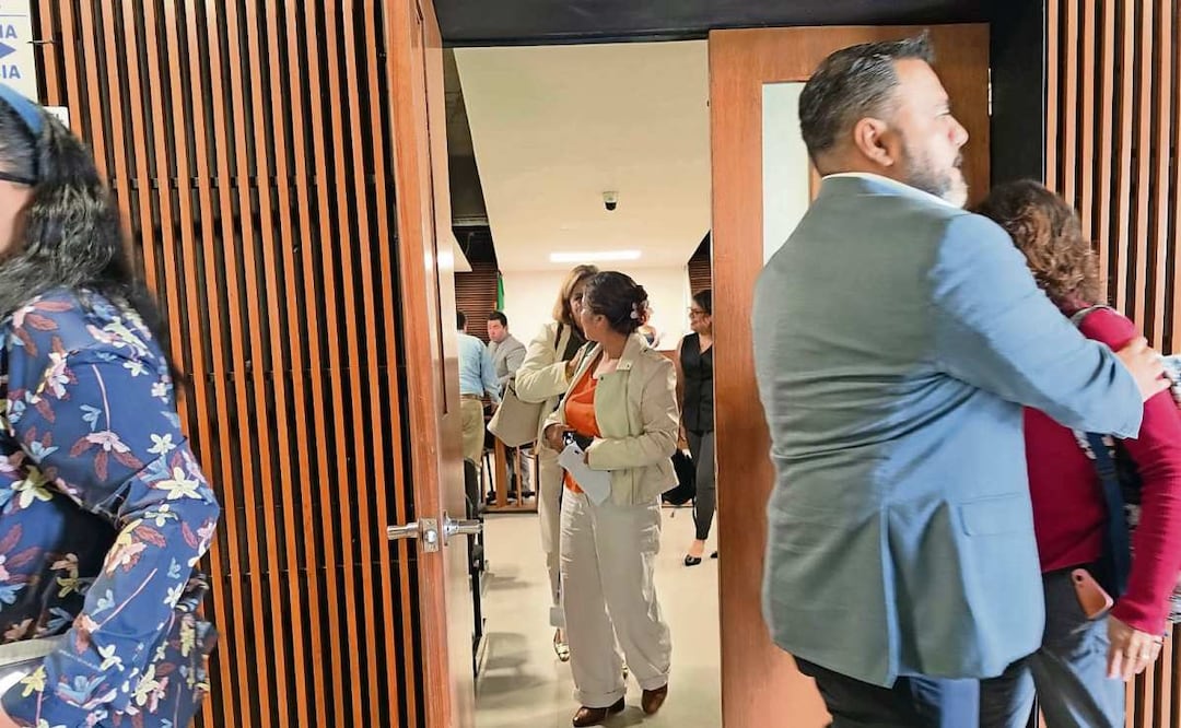 Vinculan a proceso a exdirector de Pemex; esposa lo perdona