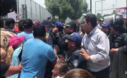 Entre gritos y empujones, Sheinbaum reinaugura deportivo en Tlalpan