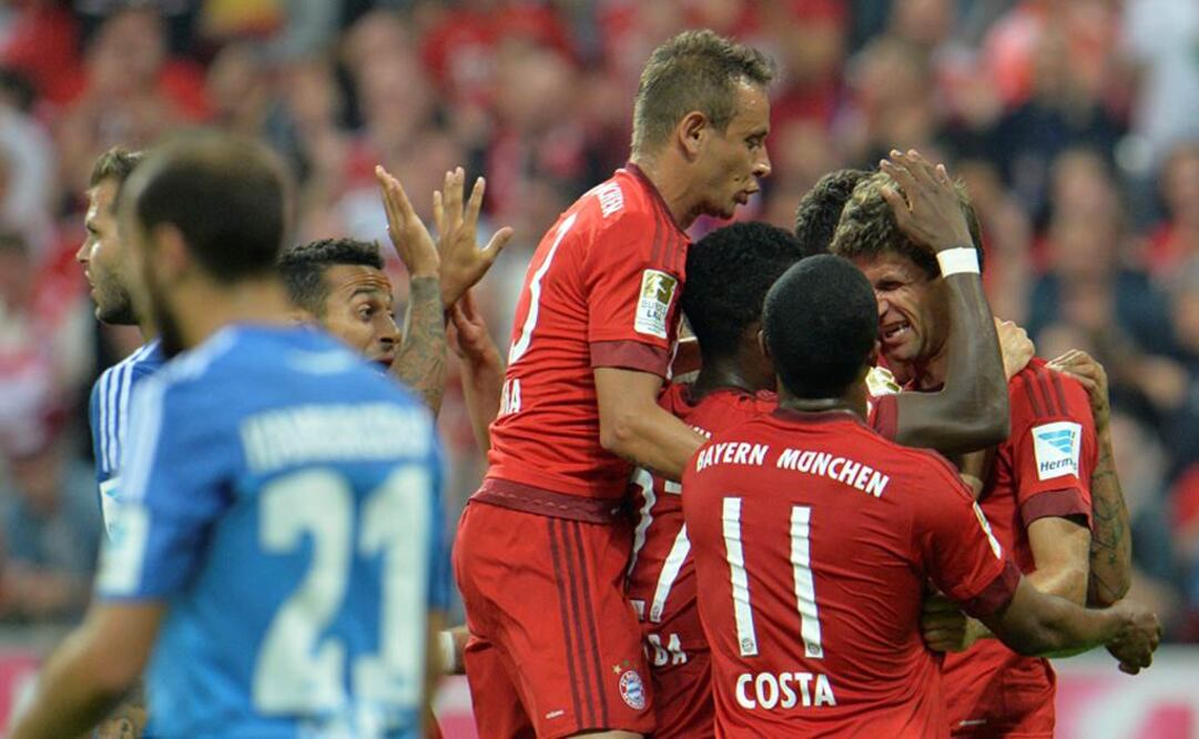 Los jugadores del Bayern celebra uno de sus cinco goles. AP