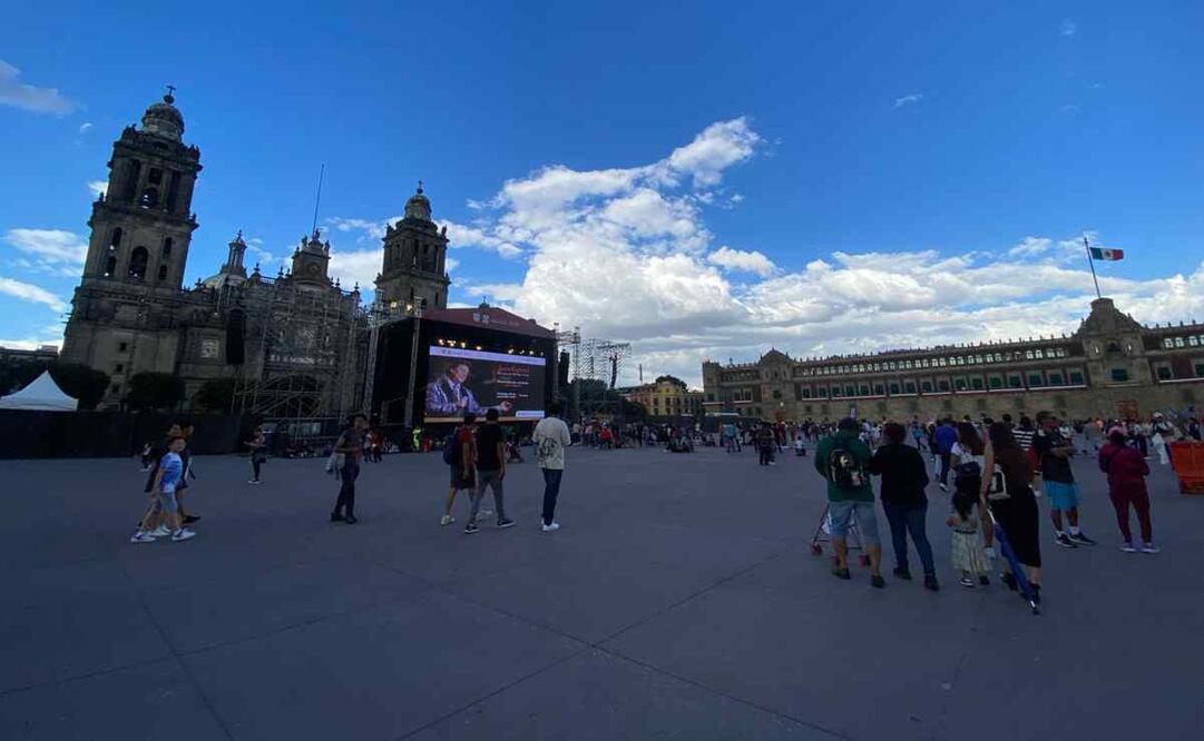 En torno al Zócalo aún hay vallas metálicas, pero algunas fueron retiradas, para que paseantes y transeúntes puedan acceder a la explanada este 22 de septiembre de 2024. Foto: Alberto Acosta/EL UNIVERSAL