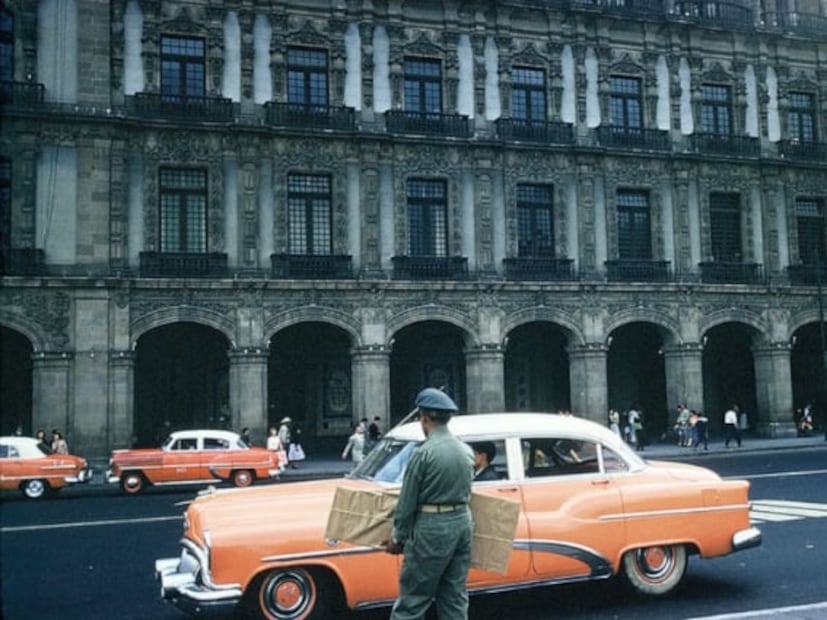 La historia de los taxis en la CDMX, de “fotingos” a los famosos Vochos