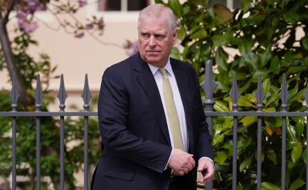 El expríncipe Andrés, ligado al caso Epstein, sale de la comisaría tras ser detenido; fue liberado bajo investigación