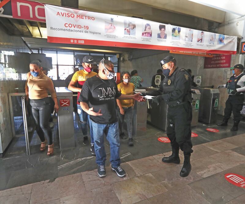 Con estas acciones los uniformados buscan frenar los contagios en la capital en el regreso a la nueva normalidad. Foto: VALENTE ROSAS. EL UNIVERSAL