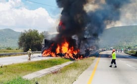 Tráiler impacta dos vehículos y provoca incendio en Atitalaquia, Hidalgo; cinco personas resultaron heridas