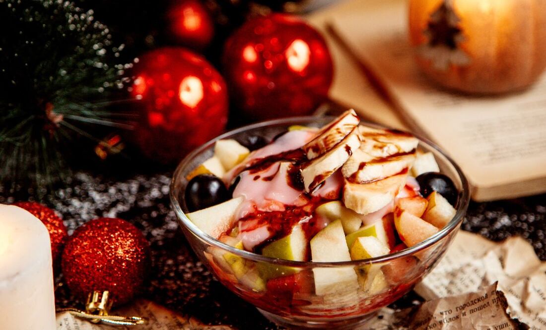 Prepara una deliciosa ensalada navideña con este aderezo saludable. Foto: Freepik