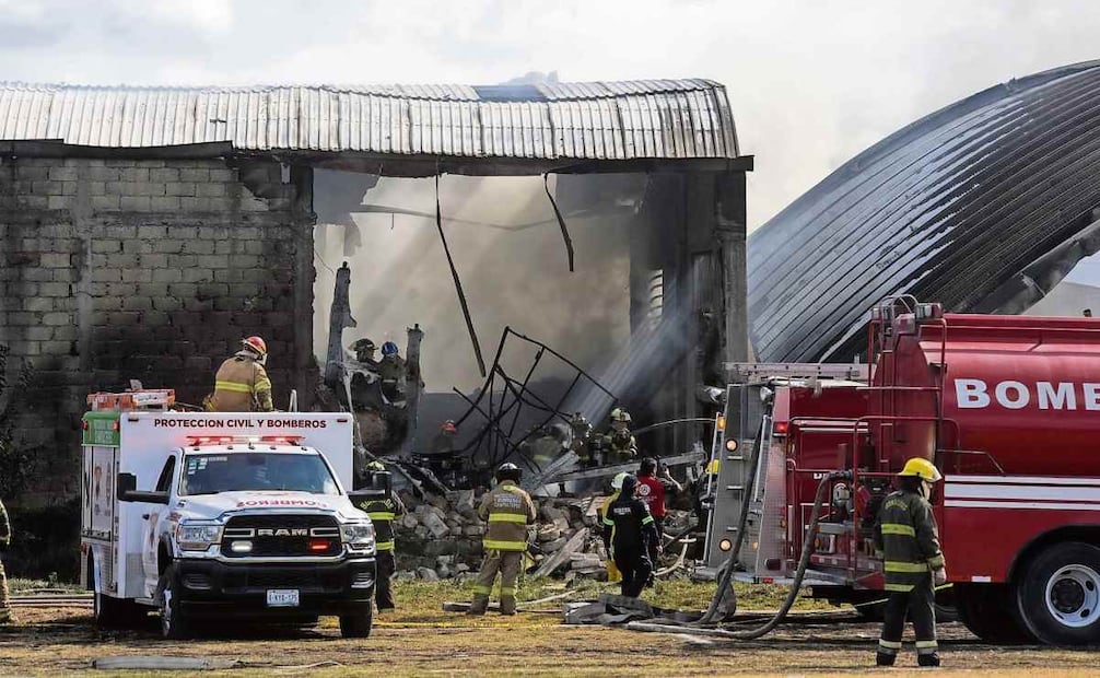 En la zona donde se desplomó la aeronave, que provenía de Acapulco, existen diversas naves industriales. Foto: Alejandro Vargas / EL UNIVERSAL