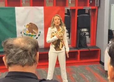 ¿Quién es Fey? La artista que emocionó al cantar el Himno Nacional Mexicano antes de la pelea de "Canelo" Álvarez