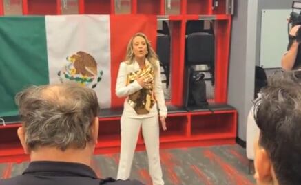 ¿Quién es Fey? La artista que emocionó al cantar el Himno Nacional Mexicano antes de la pelea de "Canelo" Álvarez