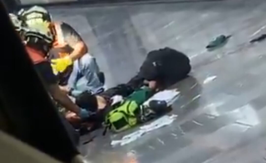 Cuatro personas resultaron heridas luego de que un sujeto las atacara con un cuchillo dentro del Metro Tacubaya, por lo que se encuentran hospitalizadas (19/11/2024). Foto: Captura de pantalla