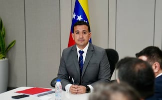 Venezuela designa a Johann Álvarez Márquez como nuevo representante en EU; Delcy Rodríguez reestructura su gabinete