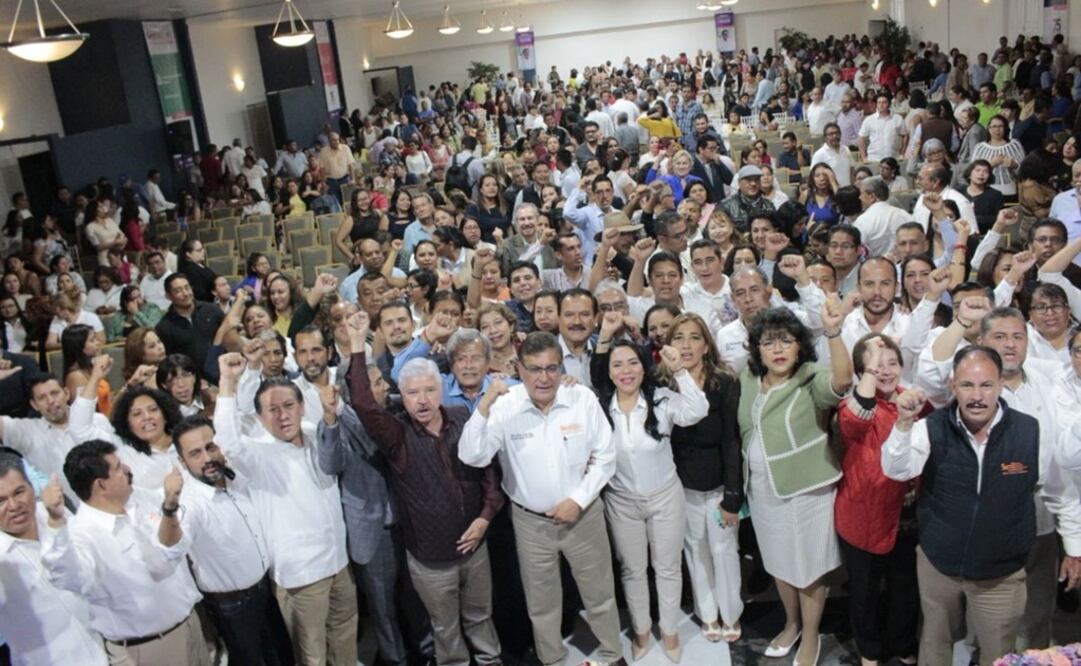 Alfonso Cepeda, dirigente del SNTE en reunión con maestros de Morelos. Foto: Especial 