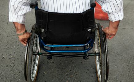Hombre de 92 años se mete a autopista en silla de ruedas eléctrica
