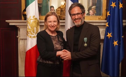 Gael García recibe la Orden de las Artes y las Letras del Ministerio de Cultura de Francia